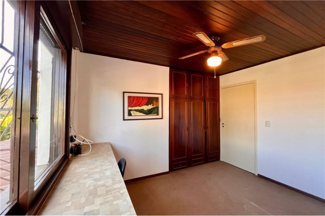 Imagem Casa com 3 Quartos à Venda, 300 m² em Jardim Carvalho - Porto Alegre Imagem Casa com 3 Quartos à Venda, 300 m² em Jardim Carvalho - Porto Alegre