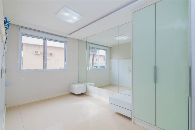 Imagem Apartamento com 2 Quartos à Venda, 48 m² em Jardim Itu - Porto Alegre