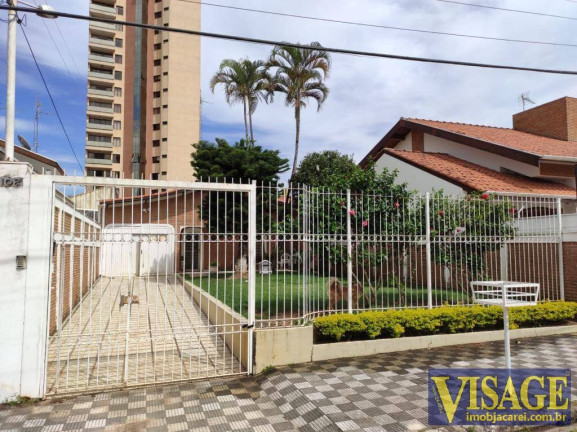 Casa com 3 Quartos à Venda,  em Jd. Mesquita - Jacareí