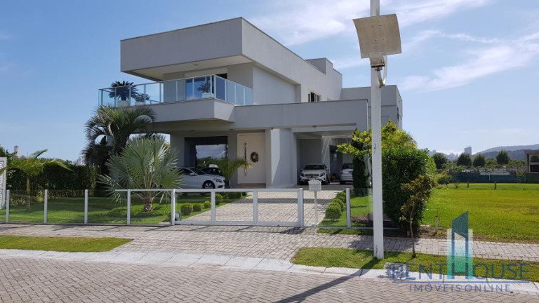 Casa com 4 Quartos à Venda, 930 m² em Centro - Camboriú