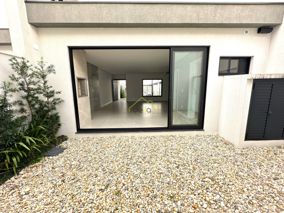 Imagem Casa com 3 Quartos à Venda, 153 m² em América - Joinville Imagem Casa com 3 Quartos à Venda, 153 m² em América - Joinville