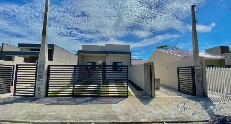 Casa com 2 Quartos à Venda,  em Balneário Guacyara - Matinhos