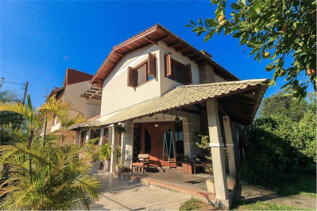 Imagem Casa com 4 Quartos à Venda, em Hípica - Porto Alegre Imagem Casa com 4 Quartos à Venda, em Hípica - Porto Alegre