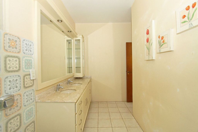 Imagem Apartamento com 2 Quartos à Venda, 85 m² em Jardim Botânico - Porto Alegre