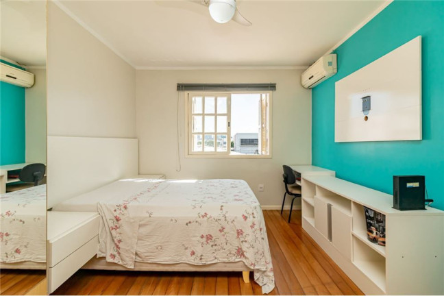 Imagem Casa com 3 Quartos à Venda,  em Sarandi - Porto Alegre