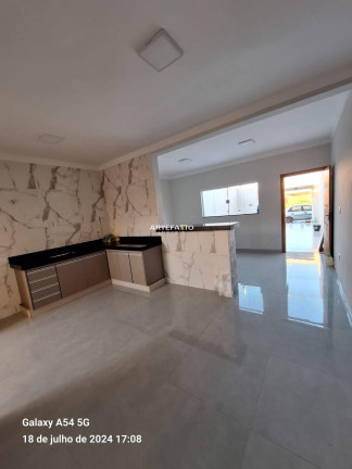 Casa com 2 Quartos à Venda, 70 m²