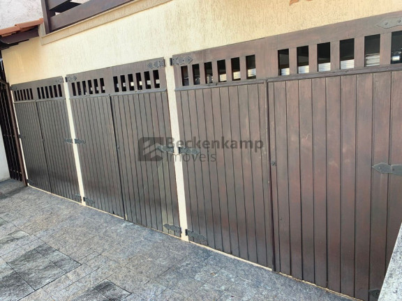 Imagem Casa com 4 Quartos à Venda, em Jardim Amália - Volta Redonda Imagem Casa com 4 Quartos à Venda, em Jardim Amália - Volta Redonda