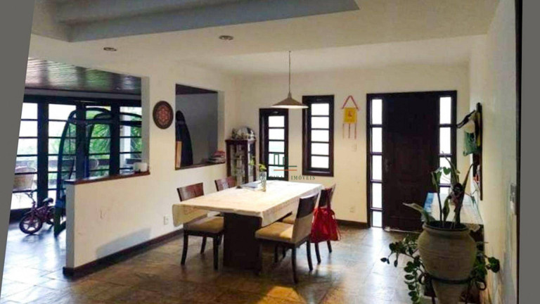 Casa com 3 Quartos à Venda, 405 m² em Itaipu - Niterói
