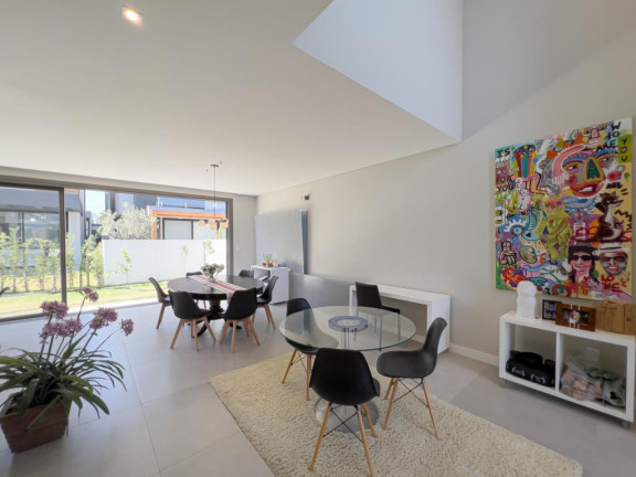 Imagem Casa com 4 Quartos à Venda, 200 m² em -- - Capao Da Canoa Imagem Casa com 4 Quartos à Venda, 200 m² em -- - Capao Da Canoa