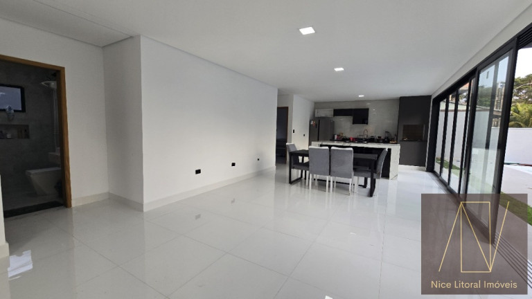Sobrado com 4 Quartos à Venda, 300 m² em Massaguaçu - Caraguatatuba