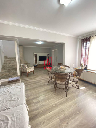 Imagem Casa com 3 Quartos à Venda, 181 m² em São Lourenço - Curitiba Imagem Casa com 3 Quartos à Venda, 181 m² em São Lourenço - Curitiba
