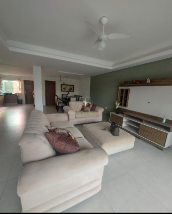 Imagem Sobrado com 3 Quartos à Venda, 250 m² em Coroados - Guaratuba Imagem Sobrado com 3 Quartos à Venda, 250 m² em Coroados - Guaratuba
