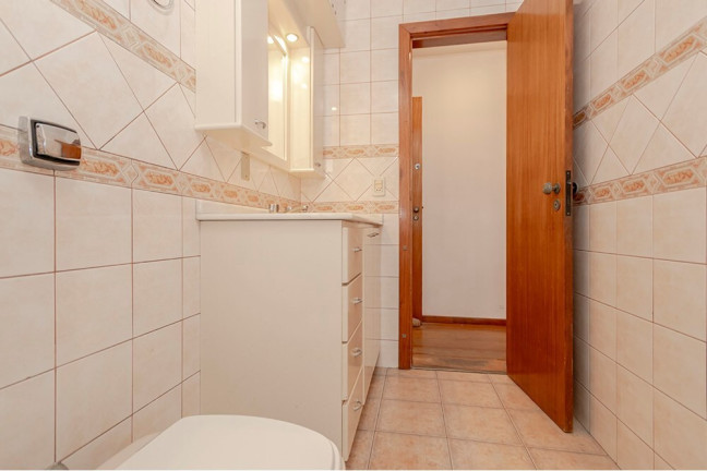 Imagem Imóvel com 3 Quartos à Venda, 220 m² em Jardim Planalto - Porto Alegre Imagem Imóvel com 3 Quartos à Venda, 220 m² em Jardim Planalto - Porto Alegre