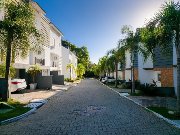Imagem Casa com 4 Quartos à Venda, em Vila Nova - Porto Alegre Imagem Casa com 4 Quartos à Venda, em Vila Nova - Porto Alegre