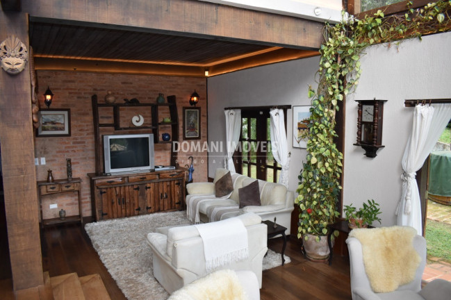 Imagem Casa com 3 Quartos à Venda, 597 m² em Região Da Pedra Do Fogo - Campos Do Jordão Imagem Casa com 3 Quartos à Venda, 597 m² em Região Da Pedra Do Fogo - Campos Do Jordão