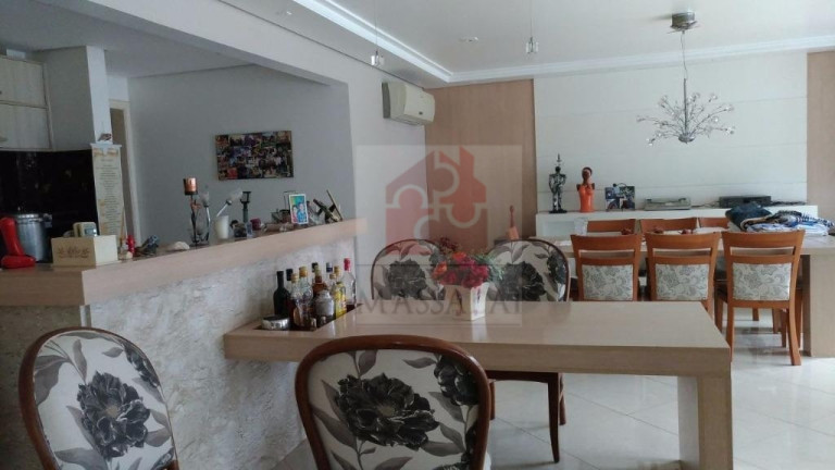 Imagem Casa com 4 Quartos à Venda, 375 m² em Jardim Carvalho - Porto Alegre Imagem Casa com 4 Quartos à Venda, 375 m² em Jardim Carvalho - Porto Alegre