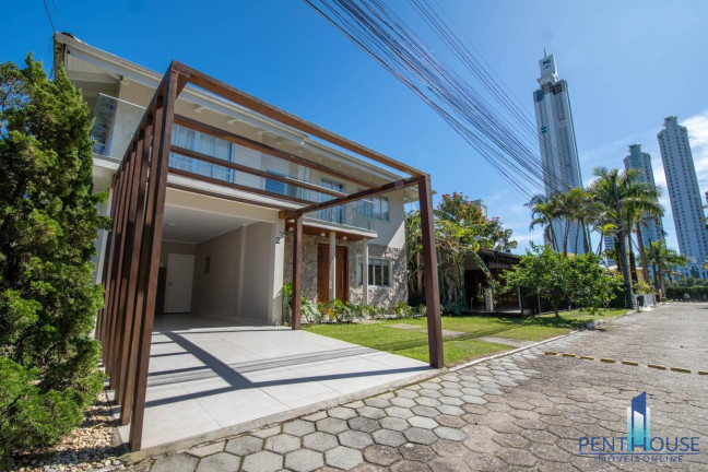 Imagem Casa com 5 Quartos à Venda, 420 m² em Barra - Balneário Camboriú