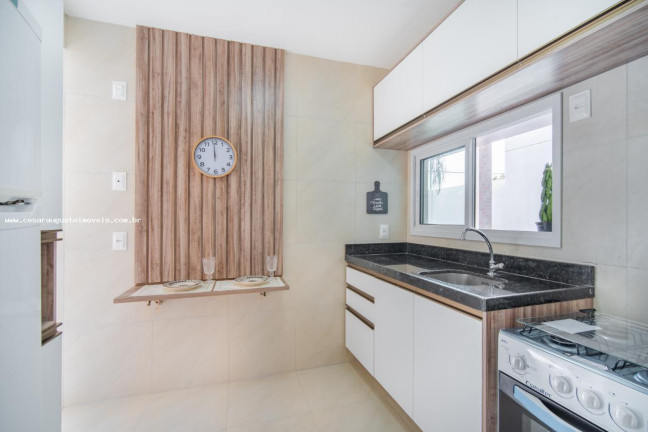Imagem Casa de Condomínio com 3 Quartos à Venda, 105 m²