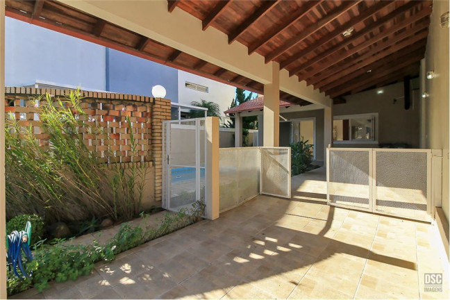 Imagem Casa com 3 Quartos à Venda, em Hípica - Porto Alegre Imagem Casa com 3 Quartos à Venda, em Hípica - Porto Alegre