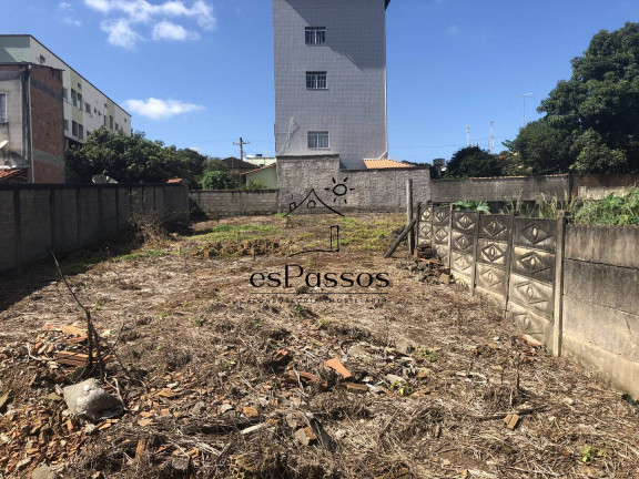 Imagem Casa com 3 Quartos à Venda, 950 m² em Centro - Florestal