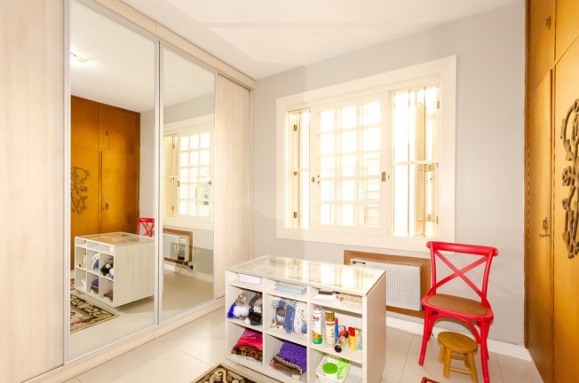 Imagem Casa com 4 Quartos à Venda, em Petrópolis - Porto Alegre Imagem Casa com 4 Quartos à Venda, em Petrópolis - Porto Alegre