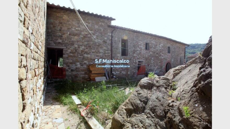 Imagem Casa com 40 Quartos à Venda, 4.500 m² em La Panca - Greve In Chianti Imagem Casa com 40 Quartos à Venda, 4.500 m² em La Panca - Greve In Chianti
