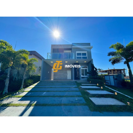 Casa com 3 Quartos à Venda, 289 m² em Caledônia - Camboriú