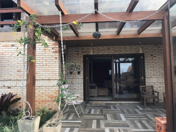 Imagem Casa com 3 Quartos à Venda, 200 m² em Alto Petrópolis - Porto Alegre Imagem Casa com 3 Quartos à Venda, 200 m² em Alto Petrópolis - Porto Alegre