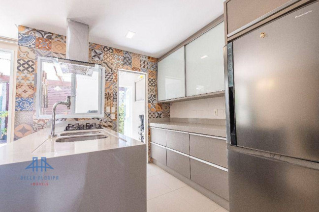 Imagem Casa com 3 Quartos à Venda, 148 m² em Sambaqui - Florianópolis Imagem Casa com 3 Quartos à Venda, 148 m² em Sambaqui - Florianópolis