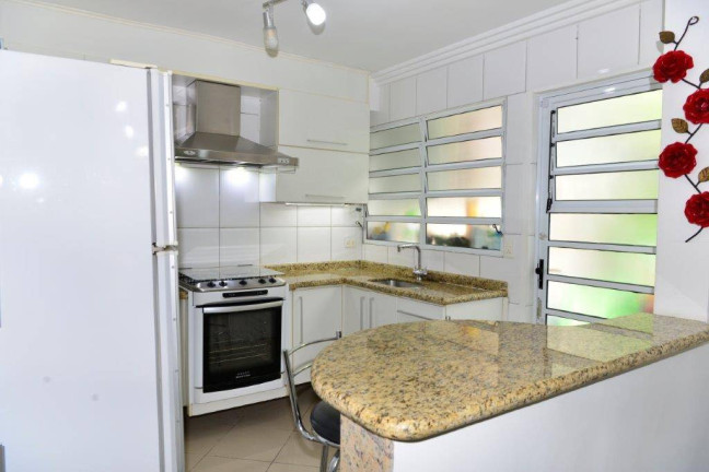 Imagem Casa com 3 Quartos à Venda, 120 m² em Vila Bertioga - São Paulo