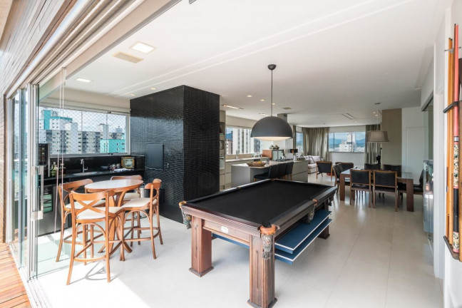 Imagem Cobertura à Venda, 253 m² em Centro - Balneário Camboriú Imagem Cobertura à Venda, 253 m² em Centro - Balneário Camboriú