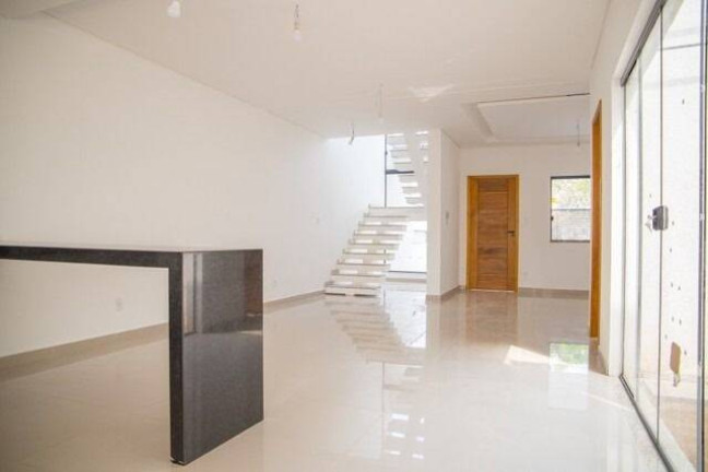 Imagem Sobrado com 3 Quartos à Venda, 178 m² em Piracangaguá (chácara Flórida) - Taubaté
