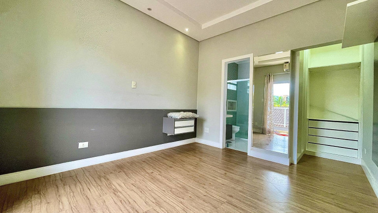 Imagem Sobrado com 4 Quartos à Venda, 600 m² em Jardim Virgínia - Guarujá Imagem Sobrado com 4 Quartos à Venda, 600 m² em Jardim Virgínia - Guarujá