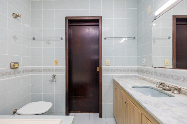 Imagem Casa com 6 Quartos à Venda, 300 m² em Boa Vista - Curitiba Imagem Casa com 6 Quartos à Venda, 300 m² em Boa Vista - Curitiba