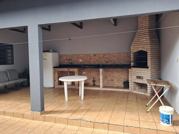 Imagem Casa com 3 Quartos à Venda, 190 m² em Jardim Dos Estados - Londrina