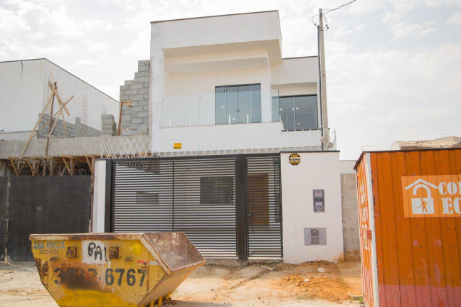 Sobrado com 3 Quartos à Venda,  em Jardim Oásis - Taubaté