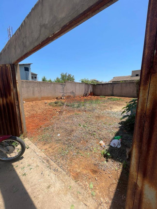 Terreno à Venda, 240 m² em Canelas - Montes Claros
