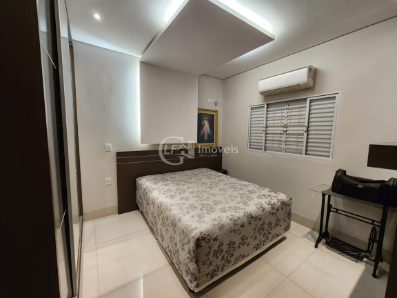 Imagem Casa com 3 Quartos à Venda, 260 m² em Amambaí - Campo Grande