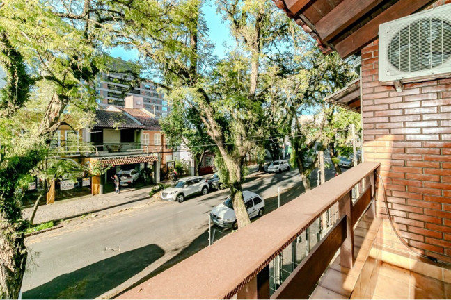 Imagem Casa com 3 Quartos à Venda, em Menino Deus - Porto Alegre Imagem Casa com 3 Quartos à Venda, em Menino Deus - Porto Alegre