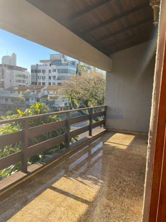 Imagem Sobrado com 3 Quartos à Venda, 482 m² em Jardim Planalto - Porto Alegre