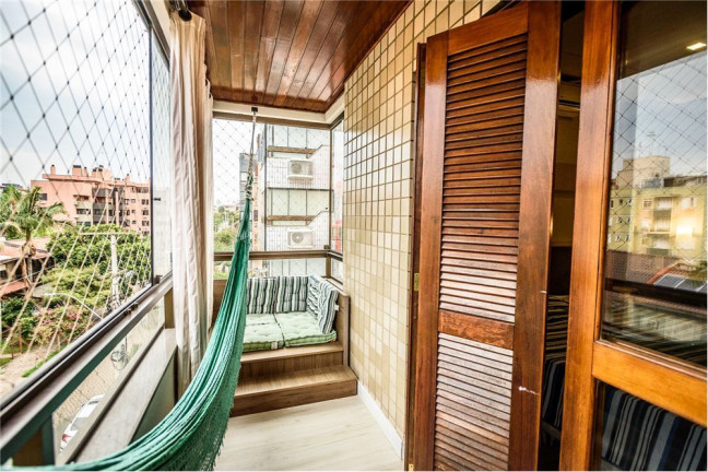 Imagem Imóvel com 3 Quartos à Venda, em Jardim Lindóia - Porto Alegre Imagem Imóvel com 3 Quartos à Venda, em Jardim Lindóia - Porto Alegre