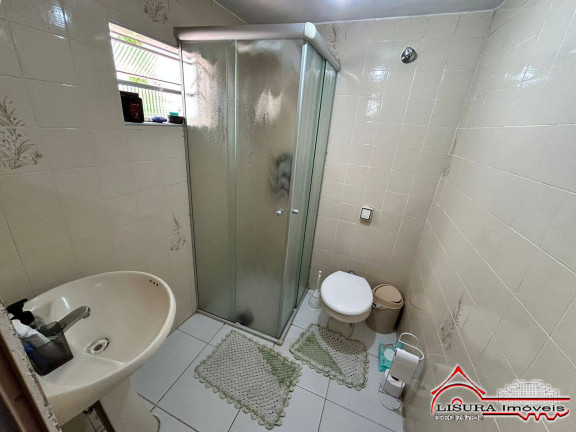 Casa com 3 Quartos para Alugar,  em Centro - Jacareí