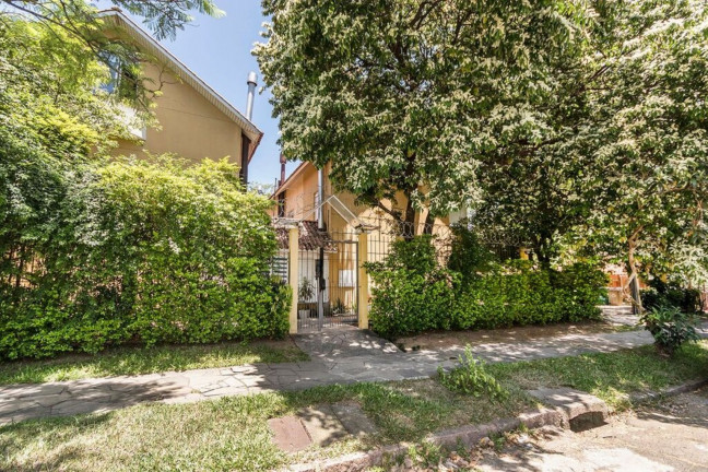 Imagem Imóvel com 3 Quartos à Venda,  em Teresópolis - Porto Alegre