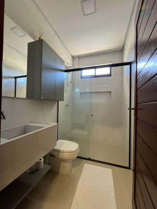 Imagem Casa com 3 Quartos à Venda, 305 m²