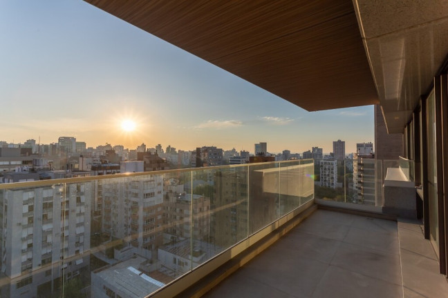 Imagem Imóvel com 3 Quartos à Venda, em Rio Branco - Porto Alegre Imagem Imóvel com 3 Quartos à Venda, em Rio Branco - Porto Alegre