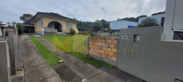 Casa com 3 Quartos à Venda, 203 m² em água Verde - Blumenau