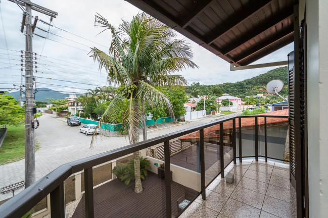 Imagem Casa com 3 Quartos à Venda, 160 m² em Morrinhos - Bombinhas