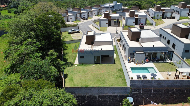 Casa com 3 Quartos à Venda, 438 m² em Marmeleiro - Atibaia