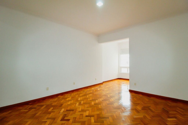 Imagem Imóvel com 3 Quartos à Venda, 108 m² em Copacabana - Rio De Janeiro Imagem Imóvel com 3 Quartos à Venda, 108 m² em Copacabana - Rio De Janeiro