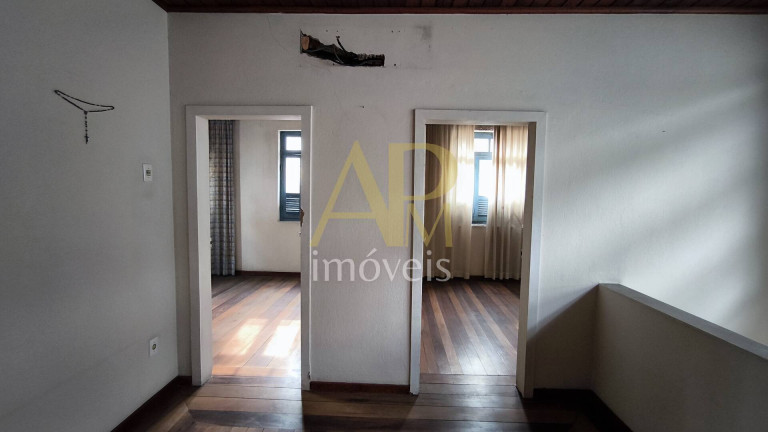 Imagem Casa com 4 Quartos à Venda, 290 m² em Centro - São José